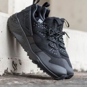 Air Huarache Utility sneakers in the Triple Black Colorway - Size 9.5